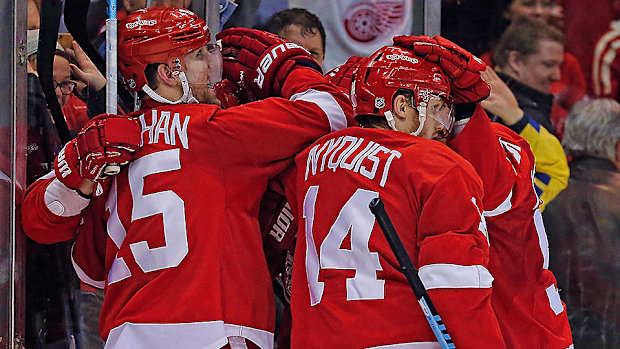 red-wings-lightning-kwak.jpg